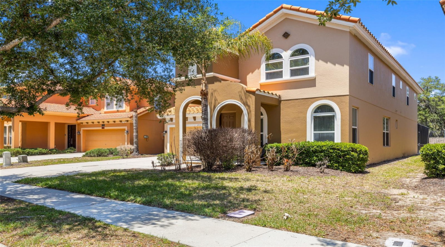DAVENPORT, Florida 33837, 6 Bedrooms Bedrooms, ,5 BathroomsBathrooms,Residential,For Sale,ORANGE COSMOS,0,MFRTB8507217