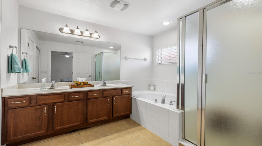 DAVENPORT, Florida 33837, 6 Bedrooms Bedrooms, ,5 BathroomsBathrooms,Residential,For Sale,ORANGE COSMOS,0,MFRTB8507217