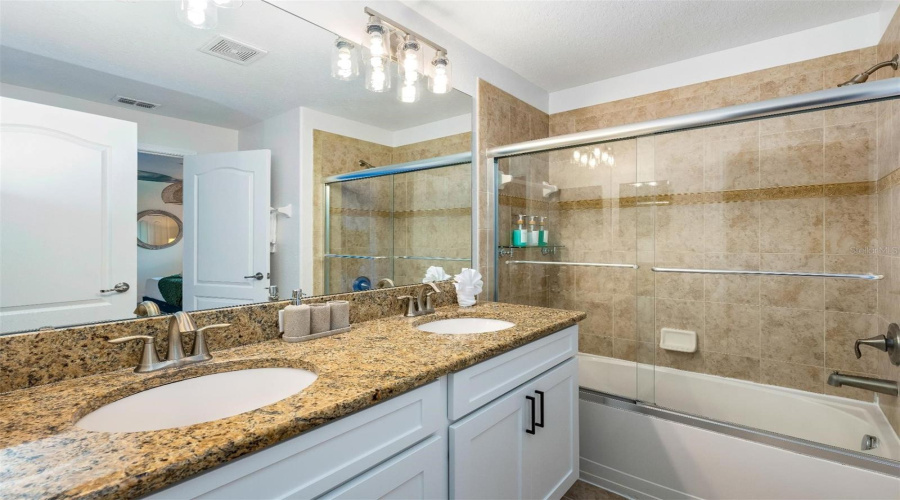 Primary en-suite bath.