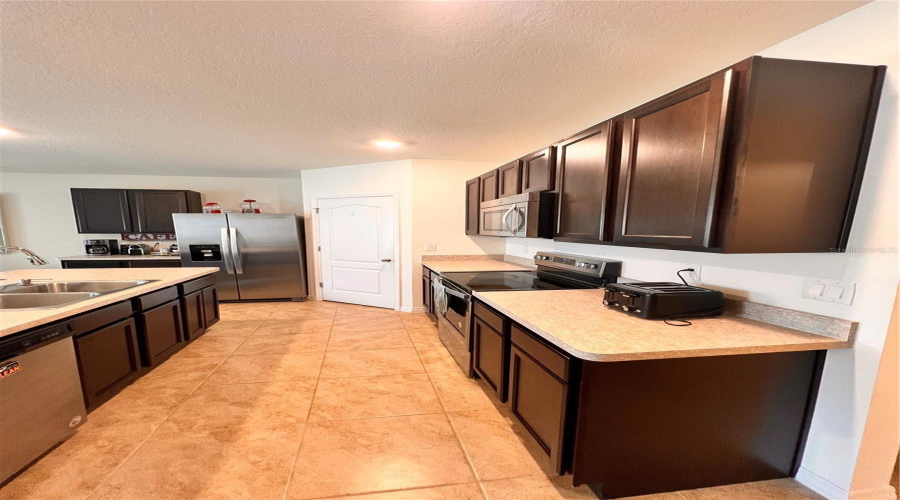 DAVENPORT, Florida 33897, 4 Bedrooms Bedrooms, ,2 BathroomsBathrooms,Residential,For Sale,IGUANA,0,MFRO6406726