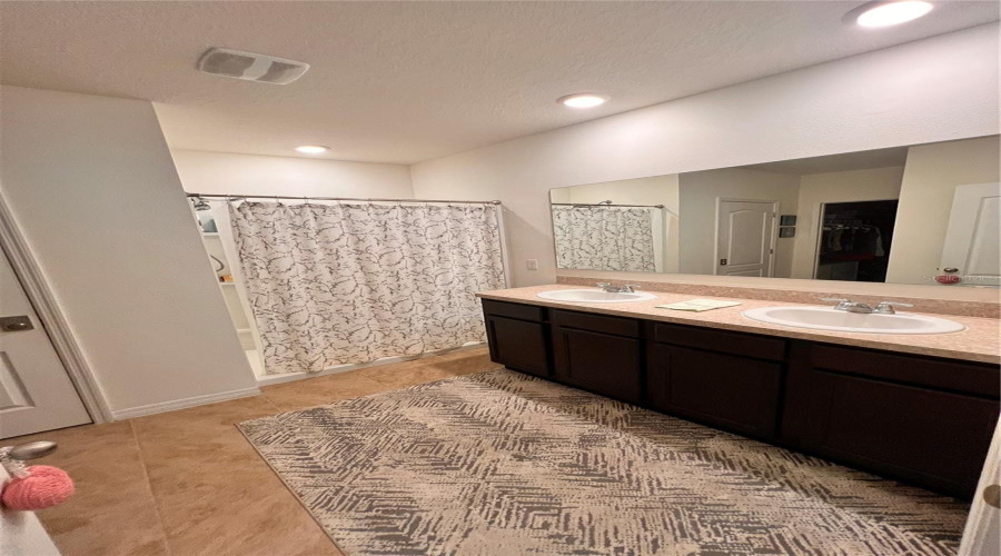 DAVENPORT, Florida 33897, 4 Bedrooms Bedrooms, ,2 BathroomsBathrooms,Residential,For Sale,IGUANA,0,MFRO6406726