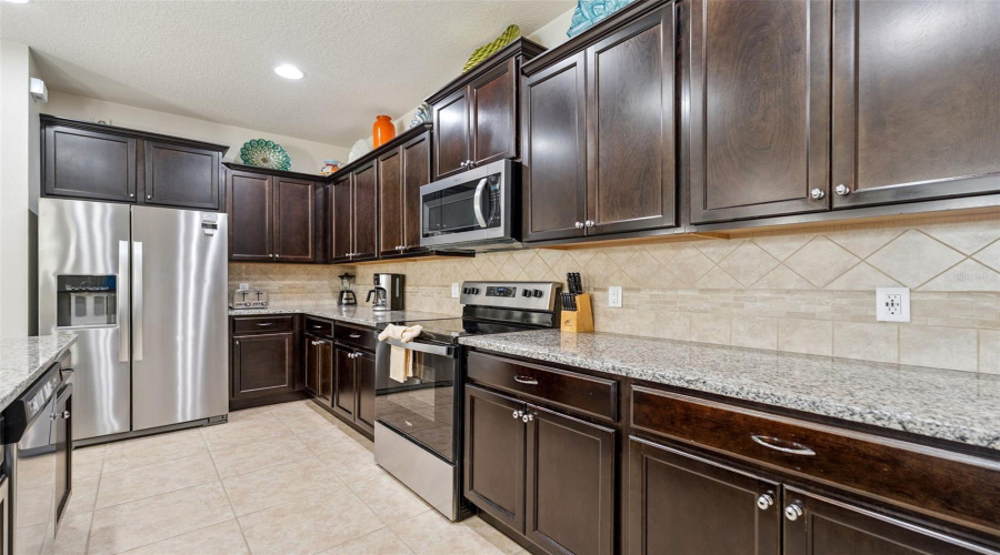 KISSIMMEE, Florida 34747, 5 Bedrooms Bedrooms, ,4 BathroomsBathrooms,Residential,For Sale,MAJORCA,0,MFRS5149758
