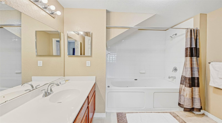 KISSIMMEE, Florida 34746, 4 Bedrooms Bedrooms, ,3 BathroomsBathrooms,Residential,For Sale,LODI,0,MFRO6407169