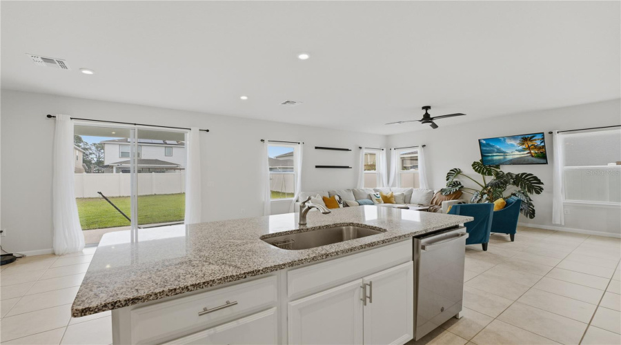 DAVENPORT, Florida 33837, 3 Bedrooms Bedrooms, ,2 BathroomsBathrooms,Residential,For Sale,OCEANIA,0,MFRO6407277