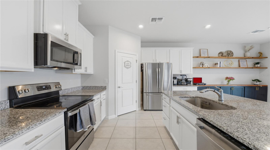 DAVENPORT, Florida 33837, 3 Bedrooms Bedrooms, ,2 BathroomsBathrooms,Residential,For Sale,OCEANIA,0,MFRO6407277