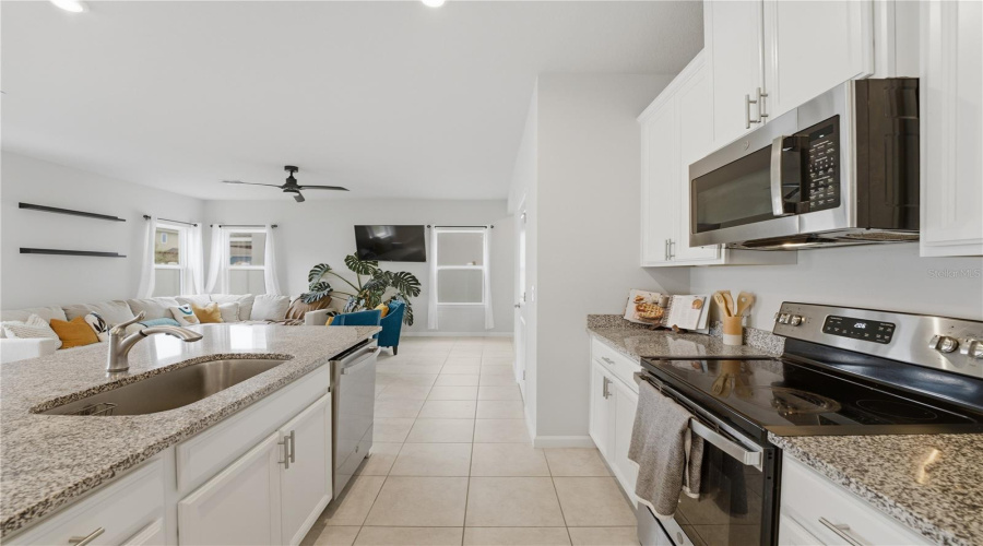 DAVENPORT, Florida 33837, 3 Bedrooms Bedrooms, ,2 BathroomsBathrooms,Residential,For Sale,OCEANIA,0,MFRO6407277