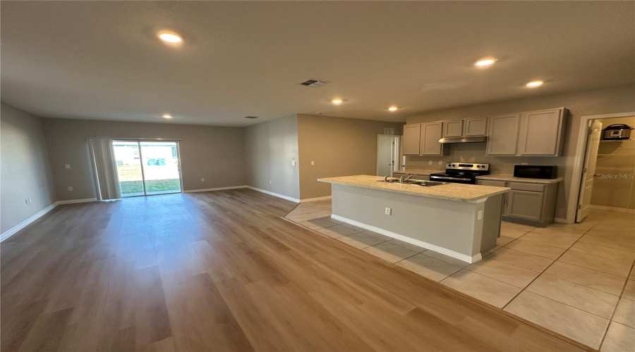 DAVENPORT, Florida 33837, 5 Bedrooms Bedrooms, ,3 BathroomsBathrooms,Residential,For Sale,BERRY,0,MFRO6407356