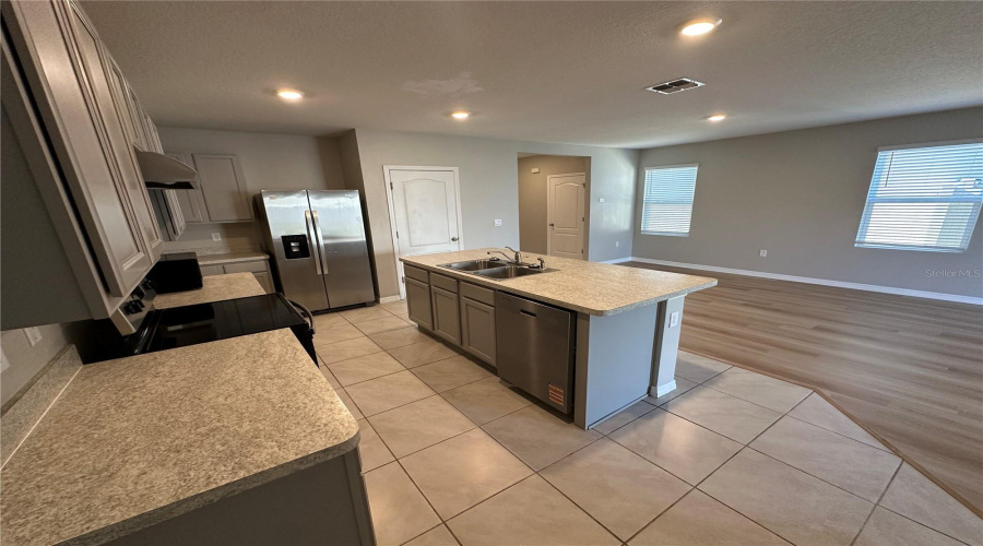 DAVENPORT, Florida 33837, 5 Bedrooms Bedrooms, ,3 BathroomsBathrooms,Residential,For Sale,BERRY,0,MFRO6407356