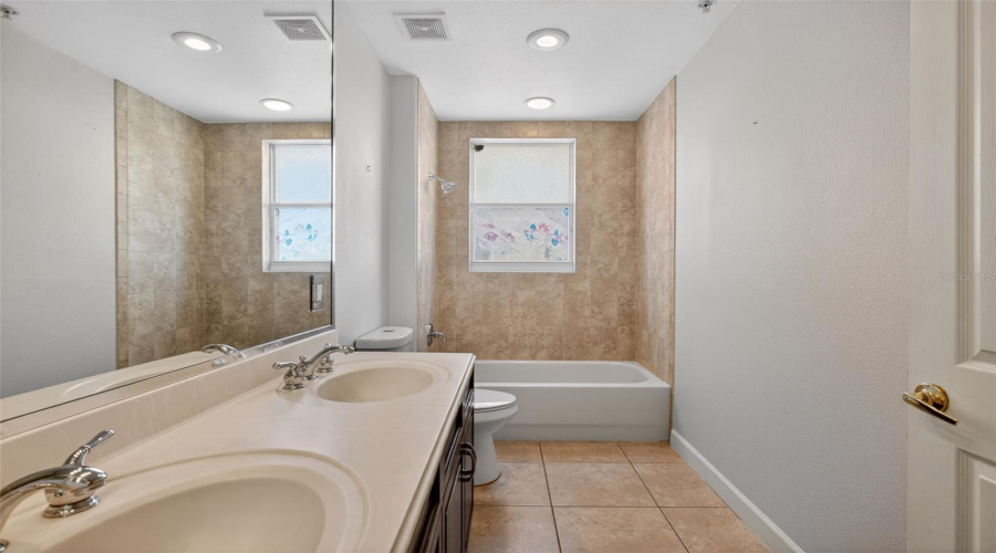 ORLANDO, Florida 32836, 3 Bedrooms Bedrooms, ,2 BathroomsBathrooms,Residential,For Sale,THE ESPLANADE,0,MFRO6407387