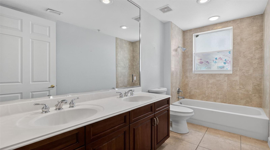 ORLANDO, Florida 32836, 3 Bedrooms Bedrooms, ,2 BathroomsBathrooms,Residential,For Sale,THE ESPLANADE,0,MFRO6407387