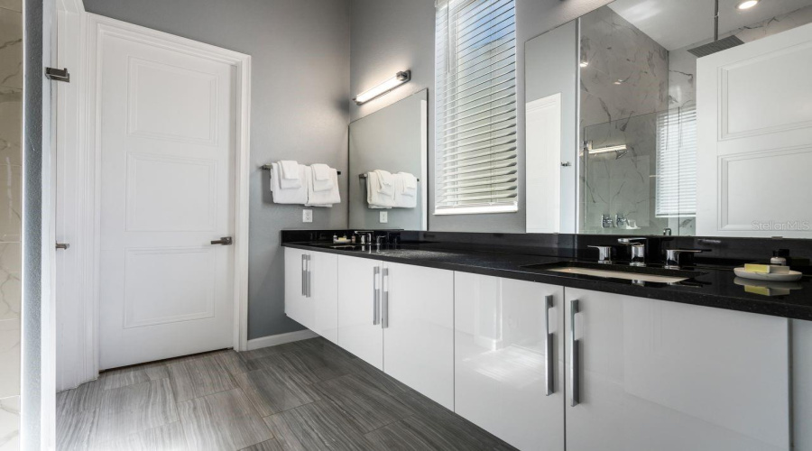 DAVENPORT, Florida 33837, 13 Bedrooms Bedrooms, ,10 BathroomsBathrooms,Residential,For Sale,OAK BLOSSOM,0,MFRO6404713