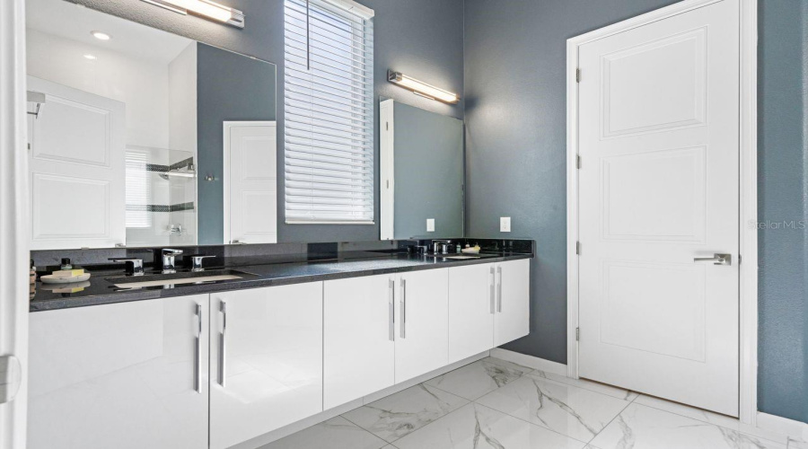 DAVENPORT, Florida 33837, 13 Bedrooms Bedrooms, ,10 BathroomsBathrooms,Residential,For Sale,OAK BLOSSOM,0,MFRO6404713