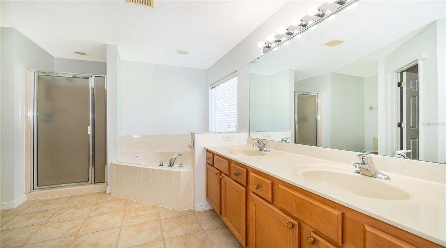 KISSIMMEE, Florida 34747, 5 Bedrooms Bedrooms, ,4 BathroomsBathrooms,Residential,For Sale,LIDO KEY,0,MFRO6406836