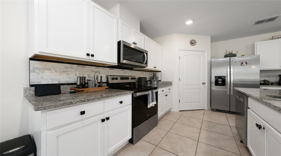 DAVENPORT, Florida 33837, 5 Bedrooms Bedrooms, ,3 BathroomsBathrooms,Residential,For Sale,BIG SUR,0,MFRS5149664