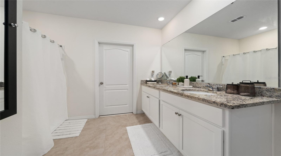 DAVENPORT, Florida 33837, 5 Bedrooms Bedrooms, ,3 BathroomsBathrooms,Residential,For Sale,BIG SUR,0,MFRS5149664