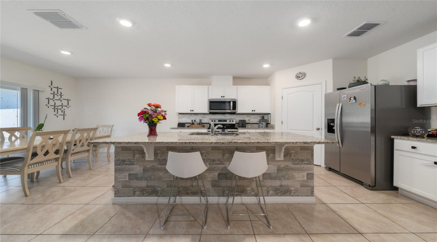 DAVENPORT, Florida 33837, 5 Bedrooms Bedrooms, ,3 BathroomsBathrooms,Residential,For Sale,BIG SUR,0,MFRS5149664