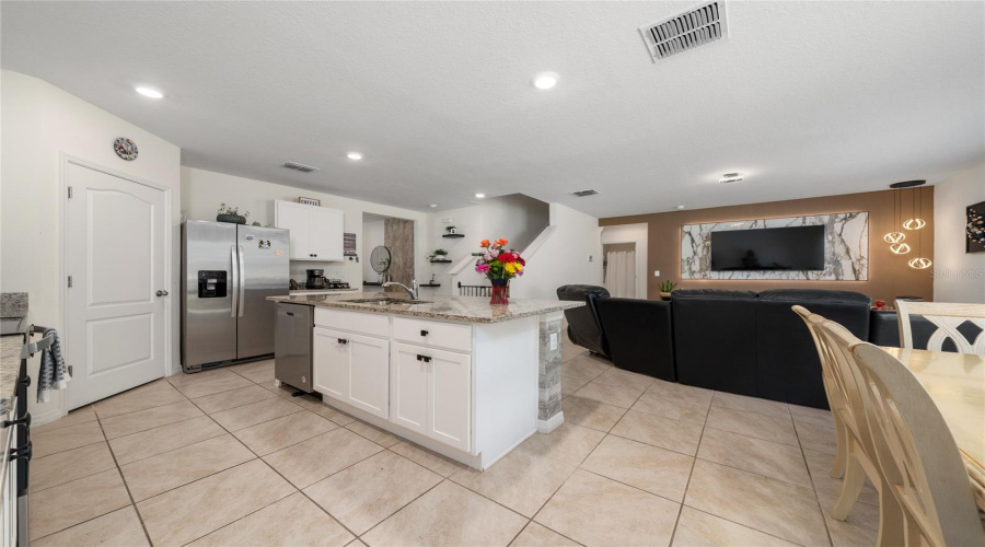 DAVENPORT, Florida 33837, 5 Bedrooms Bedrooms, ,3 BathroomsBathrooms,Residential,For Sale,BIG SUR,0,MFRS5149664