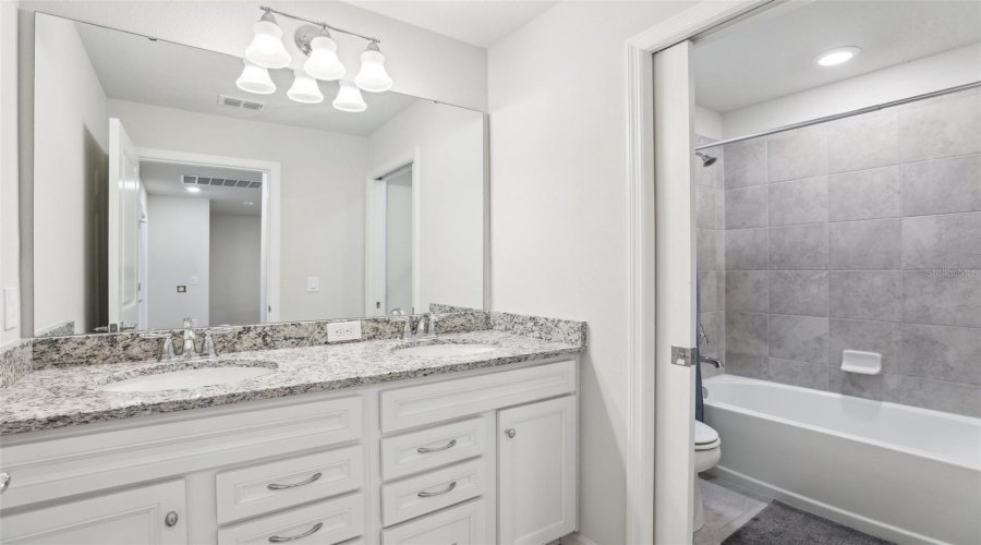 DAVENPORT, Florida 33897, 5 Bedrooms Bedrooms, ,4 BathroomsBathrooms,Residential,For Sale,JETTY,0,MFRO6406854