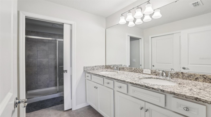 DAVENPORT, Florida 33897, 5 Bedrooms Bedrooms, ,4 BathroomsBathrooms,Residential,For Sale,JETTY,0,MFRO6406854