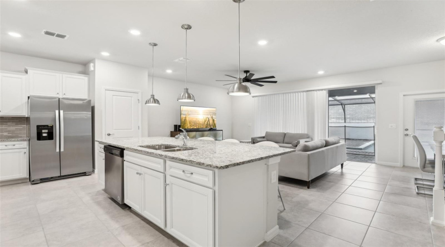 DAVENPORT, Florida 33897, 5 Bedrooms Bedrooms, ,4 BathroomsBathrooms,Residential,For Sale,JETTY,0,MFRO6406854