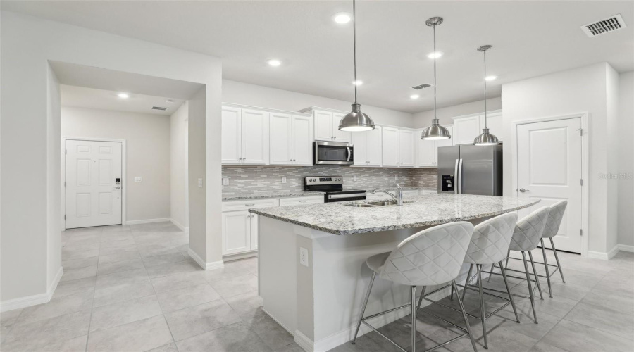 DAVENPORT, Florida 33897, 5 Bedrooms Bedrooms, ,4 BathroomsBathrooms,Residential,For Sale,JETTY,0,MFRO6406854