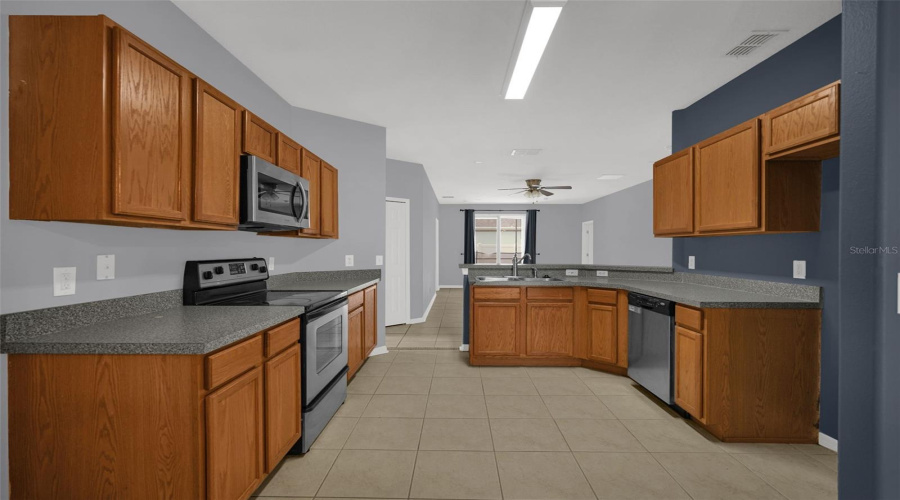 DAVENPORT, Florida 33837, 5 Bedrooms Bedrooms, ,3 BathroomsBathrooms,Residential,For Sale,SIGMUND,0,MFRO6407106