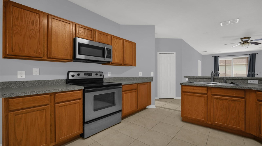 DAVENPORT, Florida 33837, 5 Bedrooms Bedrooms, ,3 BathroomsBathrooms,Residential,For Sale,SIGMUND,0,MFRO6407106