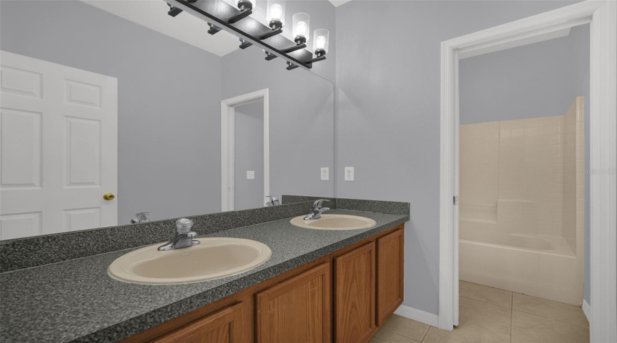 DAVENPORT, Florida 33837, 5 Bedrooms Bedrooms, ,3 BathroomsBathrooms,Residential,For Sale,SIGMUND,0,MFRO6407106