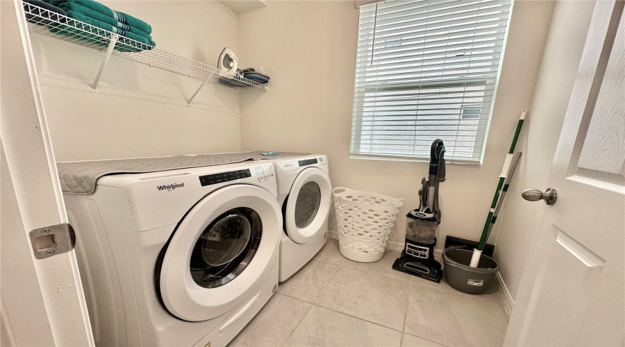 KISSIMMEE, Florida 34747, 5 Bedrooms Bedrooms, ,4 BathroomsBathrooms,Residential,For Sale,FLEMING MIST,0,MFRO6308354