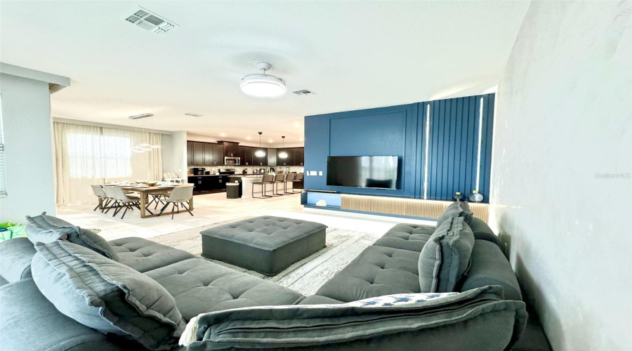 KISSIMMEE, Florida 34746, 6 Bedrooms Bedrooms, ,5 BathroomsBathrooms,Residential,For Sale,KINGS CASTLE,0,MFRO6407456