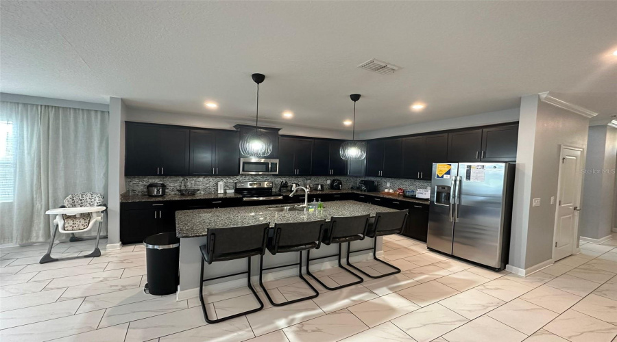 KISSIMMEE, Florida 34746, 6 Bedrooms Bedrooms, ,5 BathroomsBathrooms,Residential,For Sale,KINGS CASTLE,0,MFRO6407456
