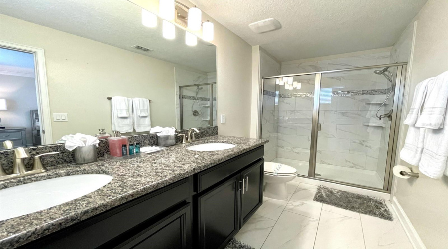 KISSIMMEE, Florida 34746, 6 Bedrooms Bedrooms, ,5 BathroomsBathrooms,Residential,For Sale,KINGS CASTLE,0,MFRO6407456