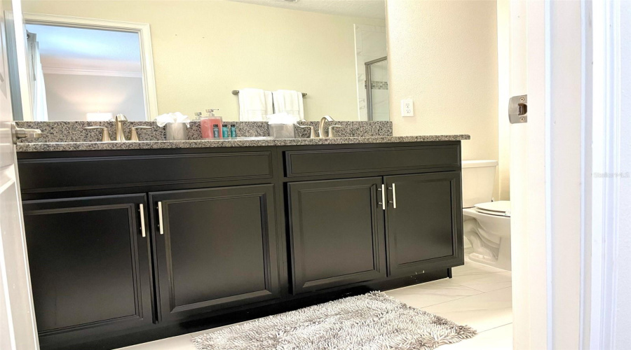 KISSIMMEE, Florida 34746, 6 Bedrooms Bedrooms, ,5 BathroomsBathrooms,Residential,For Sale,KINGS CASTLE,0,MFRO6407456
