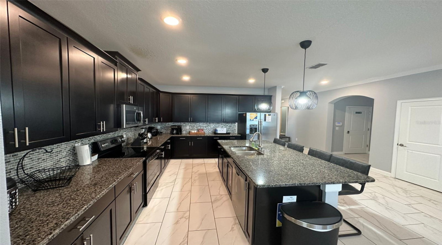 KISSIMMEE, Florida 34746, 6 Bedrooms Bedrooms, ,5 BathroomsBathrooms,Residential,For Sale,KINGS CASTLE,0,MFRO6407456