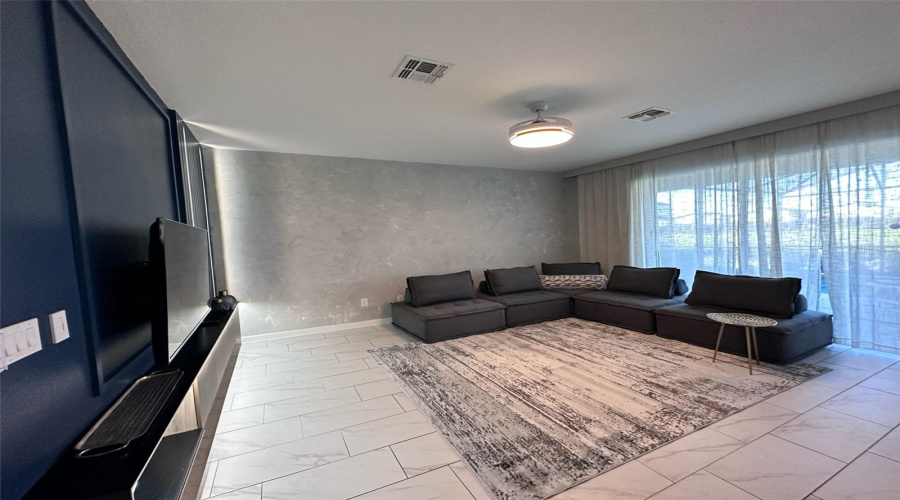 KISSIMMEE, Florida 34746, 6 Bedrooms Bedrooms, ,5 BathroomsBathrooms,Residential,For Sale,KINGS CASTLE,0,MFRO6407456