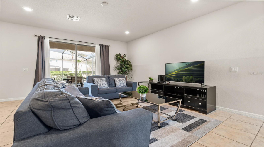 DAVENPORT, Florida 33837, 5 Bedrooms Bedrooms, ,4 BathroomsBathrooms,Residential,For Sale,MISTY OAK,0,MFRO6393604