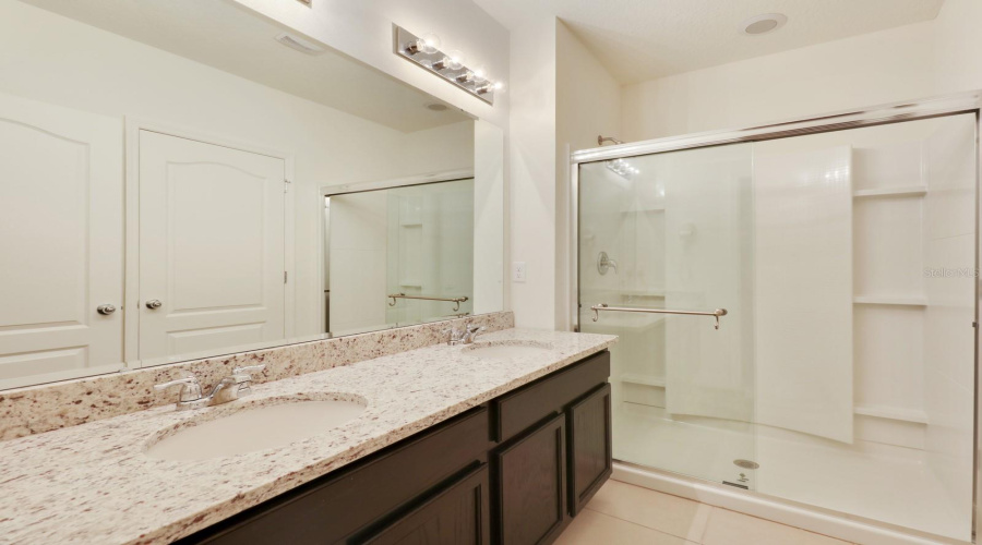 DAVENPORT, Florida 33837, 6 Bedrooms Bedrooms, ,5 BathroomsBathrooms,Residential,For Sale,OAKBOURNE,0,MFRS5149811