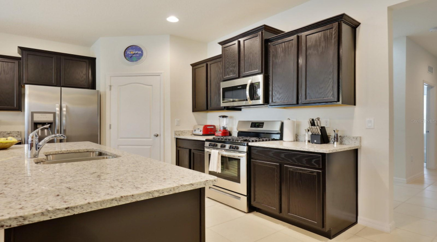 DAVENPORT, Florida 33837, 6 Bedrooms Bedrooms, ,5 BathroomsBathrooms,Residential,For Sale,OAKBOURNE,0,MFRS5149811