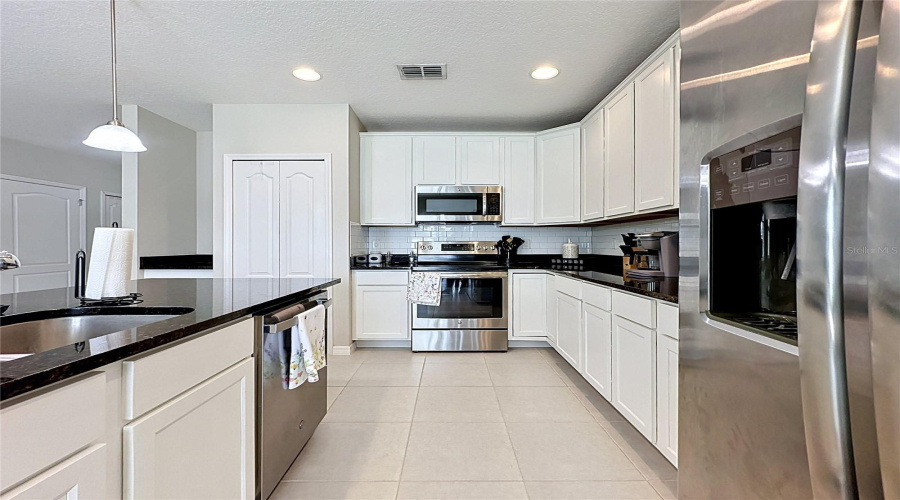 DAVENPORT, Florida 33837, 4 Bedrooms Bedrooms, ,2 BathroomsBathrooms,Residential,For Sale,CAMBRIA GROVE,0,MFRS5149851