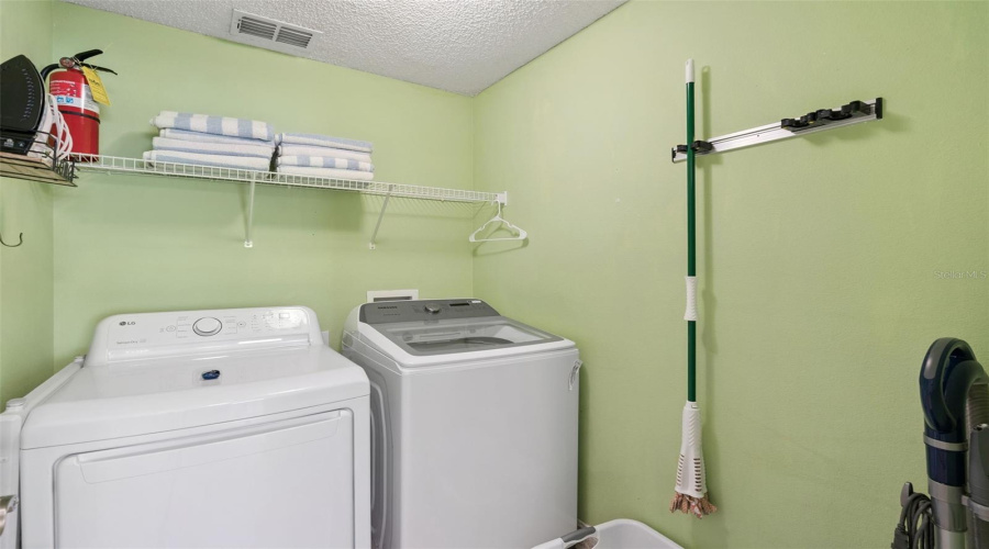 KISSIMMEE, Florida 34747, 5 Bedrooms Bedrooms, ,3 BathroomsBathrooms,Residential,For Sale,LA ISLA,0,MFRS5149891