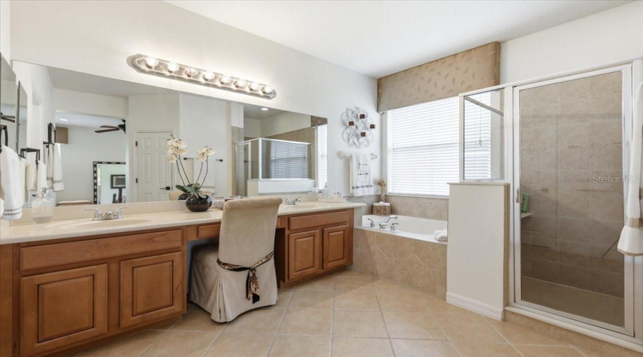 ORLANDO, Florida 32836, 4 Bedrooms Bedrooms, ,3 BathroomsBathrooms,Residential,For Sale,EDENSHIRE,0,MFRO6403620