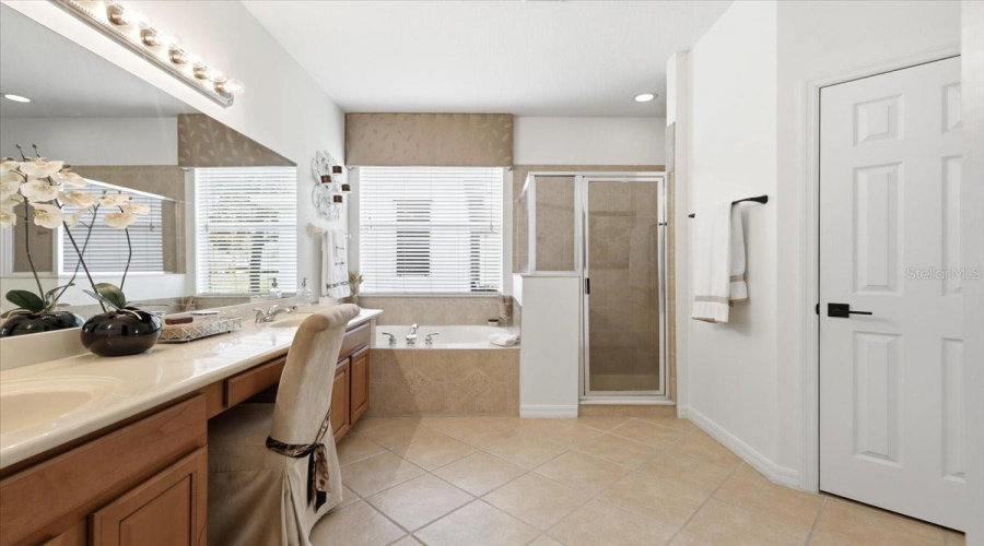 ORLANDO, Florida 32836, 4 Bedrooms Bedrooms, ,3 BathroomsBathrooms,Residential,For Sale,EDENSHIRE,0,MFRO6403620