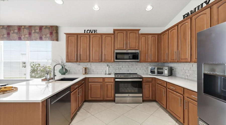 ORLANDO, Florida 32836, 4 Bedrooms Bedrooms, ,3 BathroomsBathrooms,Residential,For Sale,EDENSHIRE,0,MFRO6403620