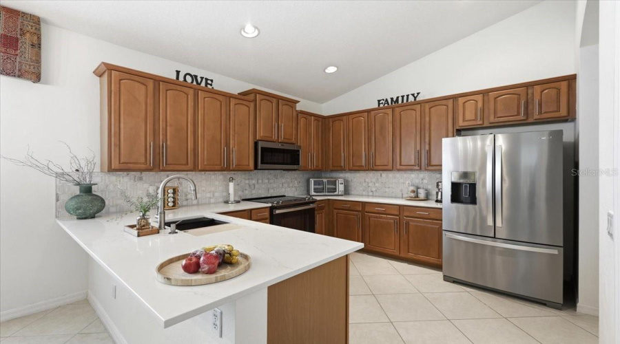 ORLANDO, Florida 32836, 4 Bedrooms Bedrooms, ,3 BathroomsBathrooms,Residential,For Sale,EDENSHIRE,0,MFRO6403620