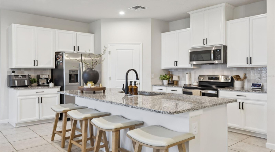 DAVENPORT, Florida 33837, 3 Bedrooms Bedrooms, ,2 BathroomsBathrooms,Residential,For Sale,EUCALYPTUS,0,MFRS5148994