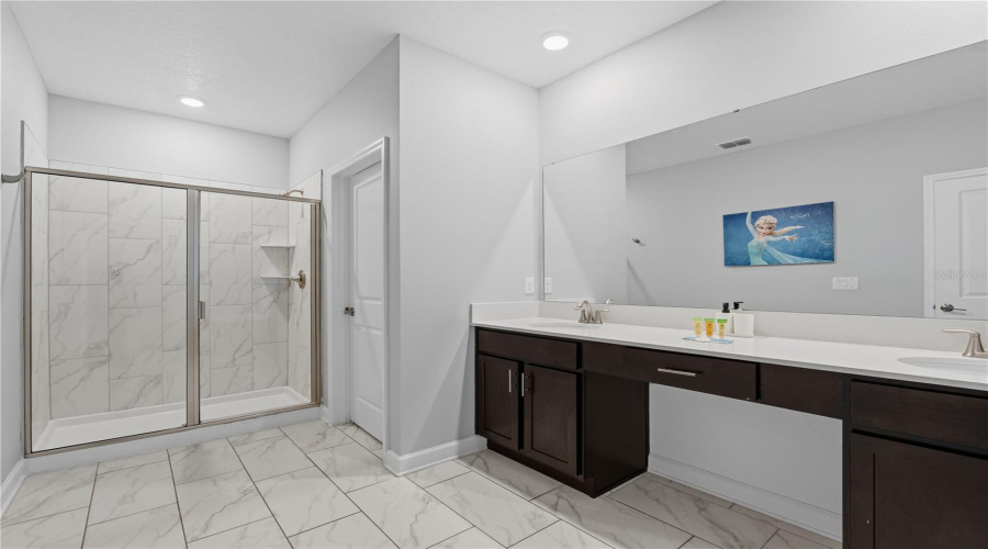 Kissimmee, Florida 34746, 5 Bedrooms Bedrooms, ,5 Bathroomsbathrooms,Residential,For Sale,Paragraph,0,Mfrs5149962