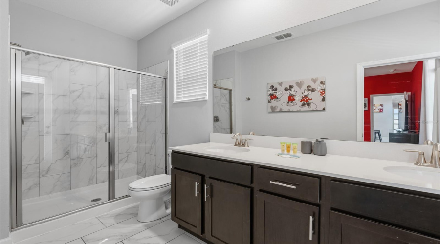 Kissimmee, Florida 34746, 5 Bedrooms Bedrooms, ,5 Bathroomsbathrooms,Residential,For Sale,Paragraph,0,Mfrs5149962