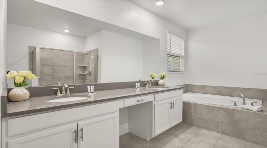 DAVENPORT, Florida 33896, 6 Bedrooms Bedrooms, ,5 BathroomsBathrooms,Residential,For Sale,SOMMERSET HILLS,0,MFRO6407876