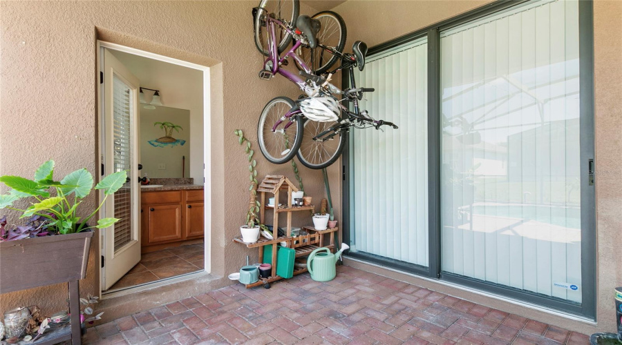 DAVENPORT, Florida 33837, 6 Bedrooms Bedrooms, ,4 BathroomsBathrooms,Residential,For Sale,LAKE DAVENPORT,0,MFRO6408138