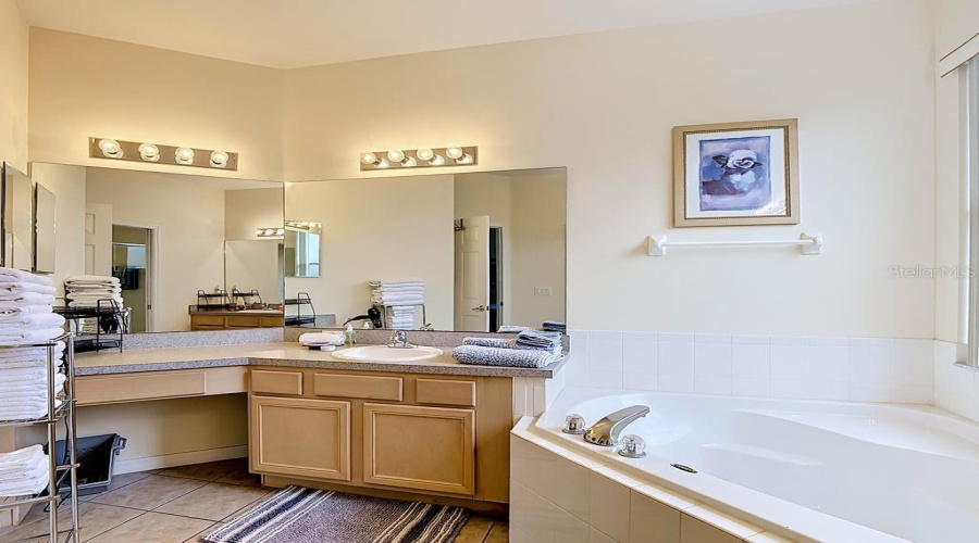 DAVENPORT, Florida 33897, 5 Bedrooms Bedrooms, ,4 BathroomsBathrooms,Residential,For Sale,MONTARA DR,0,MFRS5149927